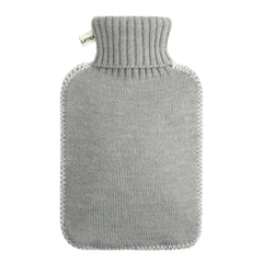 UMOI Öko Naturgummi Wärmflasche 1.8 Liter mit Strickbezug und weißen Nähten