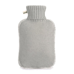 UMOI PVC Wärmflasche 1.8 Liter Strick Bezug mit weißen Nähten