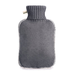 UMOI PVC Wärmflasche 1.8 Liter Strick Bezug mit weißen Nähten